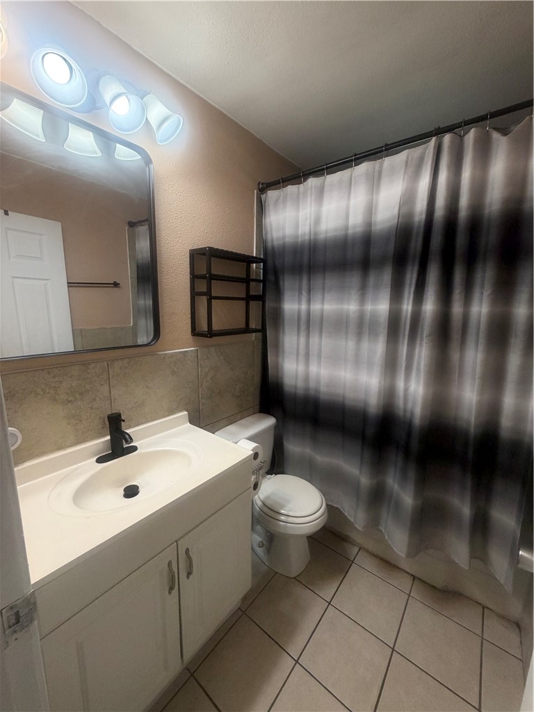 4010 Robinhood Dr Property Photo 8