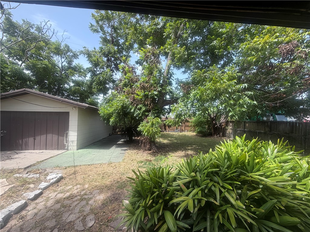 4010 Robinhood Dr Property Photo 14