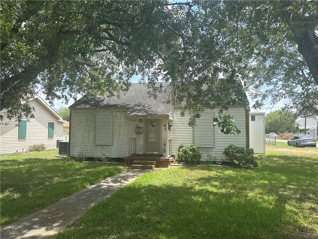 736 Fetick Property Photo 1