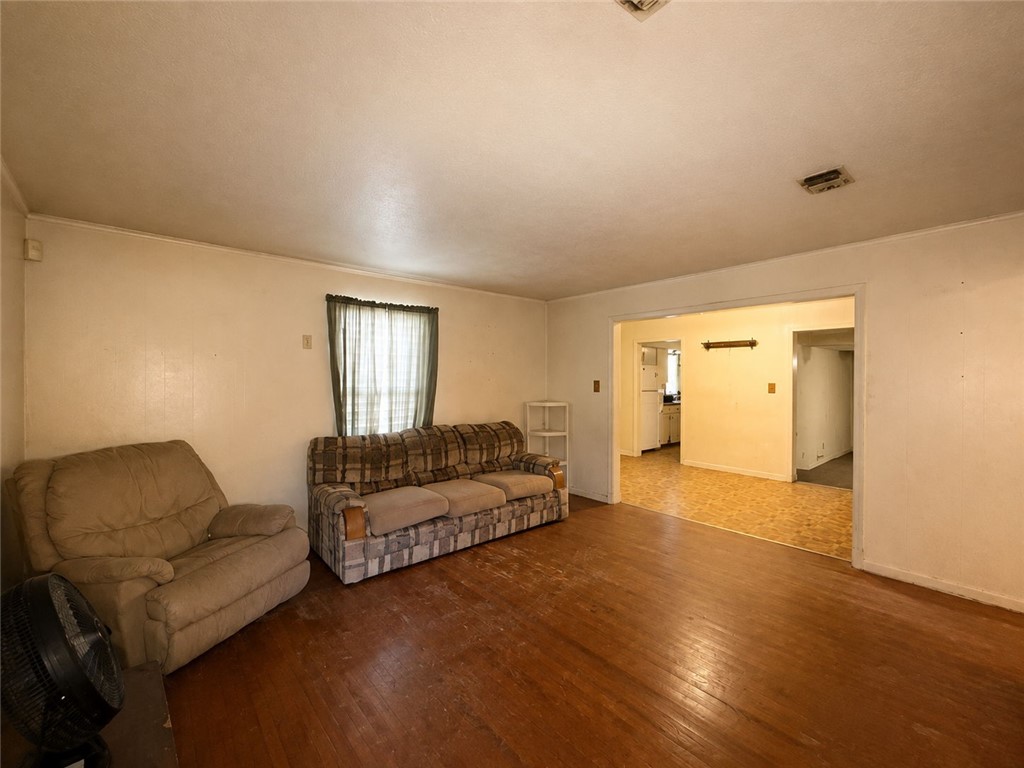 736 Fetick Property Photo 2