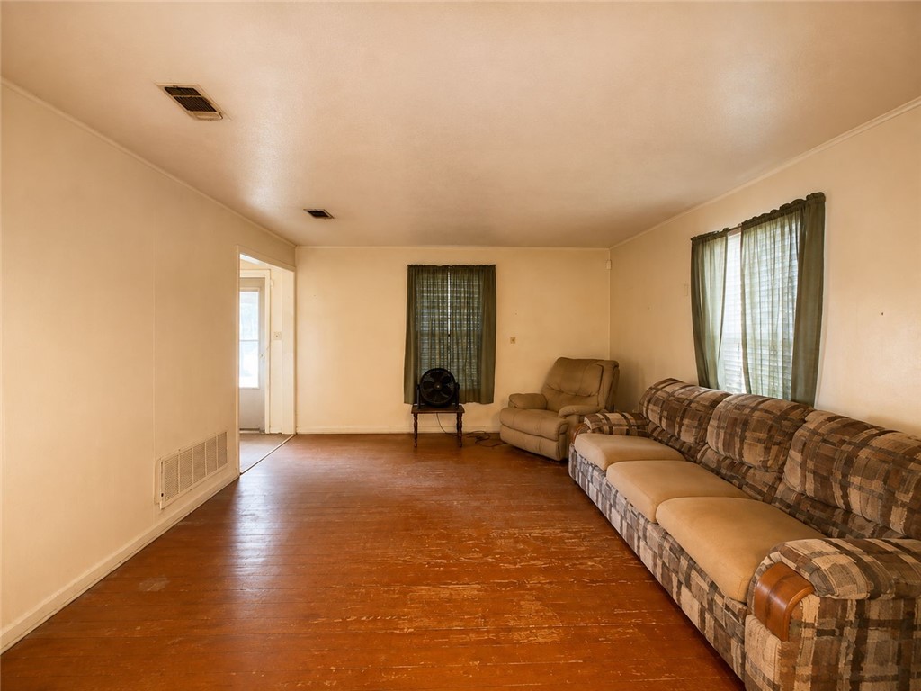736 Fetick Property Photo 3