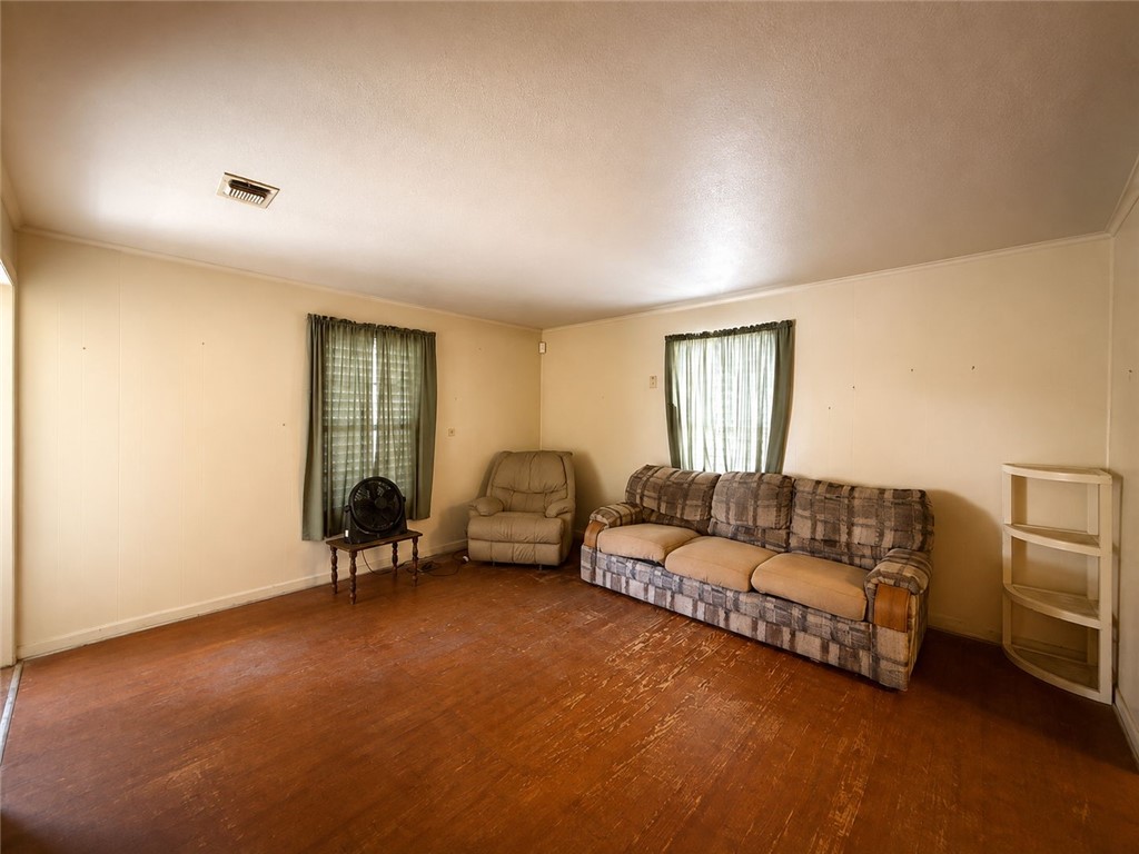 736 Fetick Property Photo 4