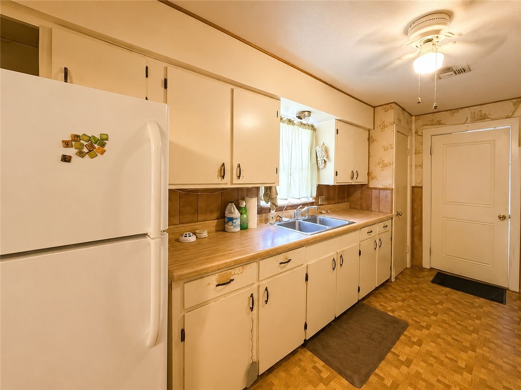736 Fetick Property Photo 7