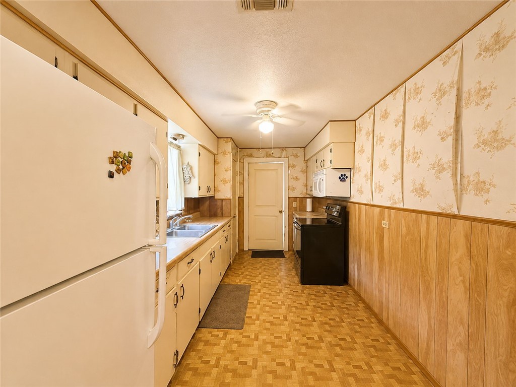 736 Fetick Property Photo 9