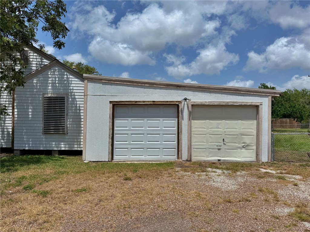 736 Fetick Property Photo 29