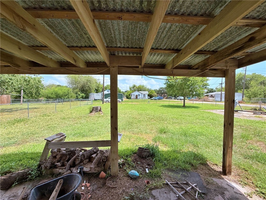 736 Fetick Property Photo 32