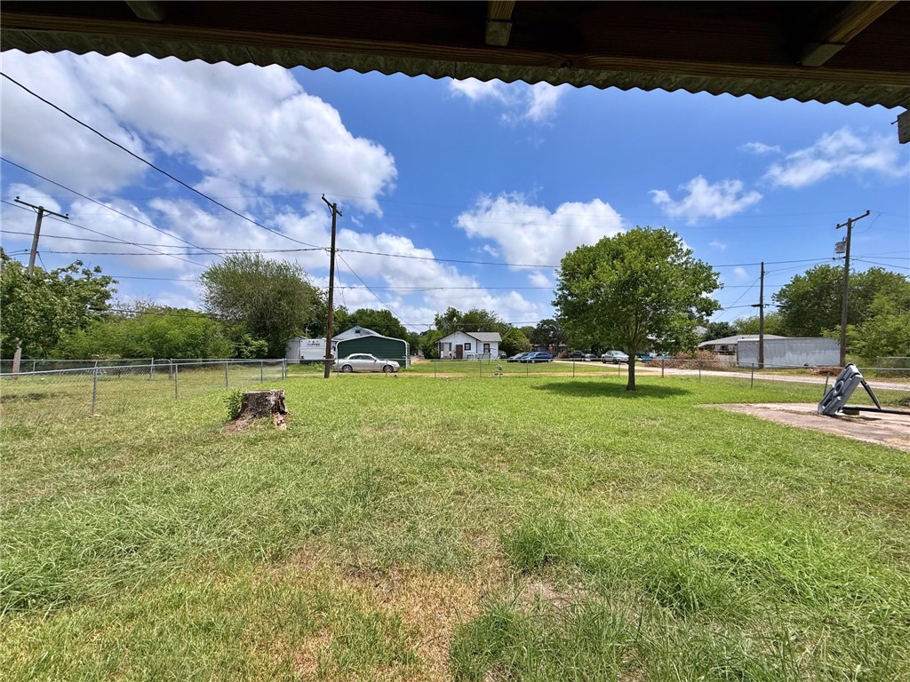 736 Fetick Property Photo 33