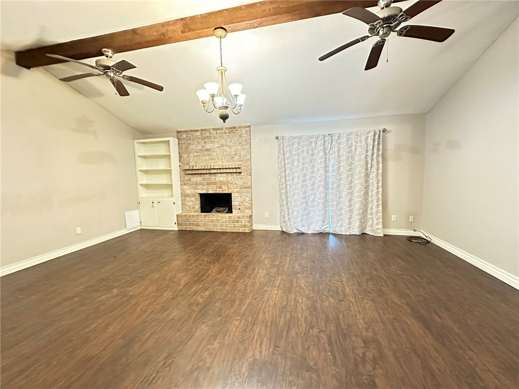 2114 Saint Charles Dr Property Photo 3