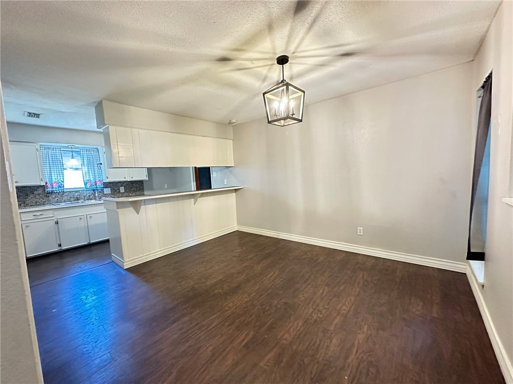 2114 Saint Charles Dr Property Photo 4