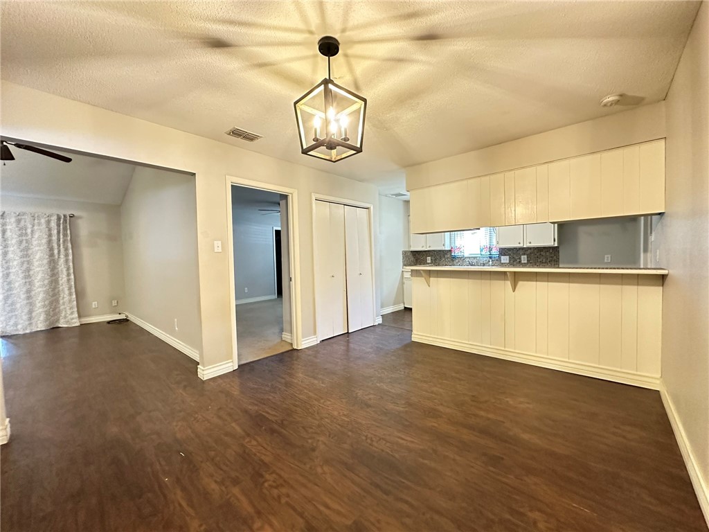 2114 Saint Charles Dr Property Photo 5