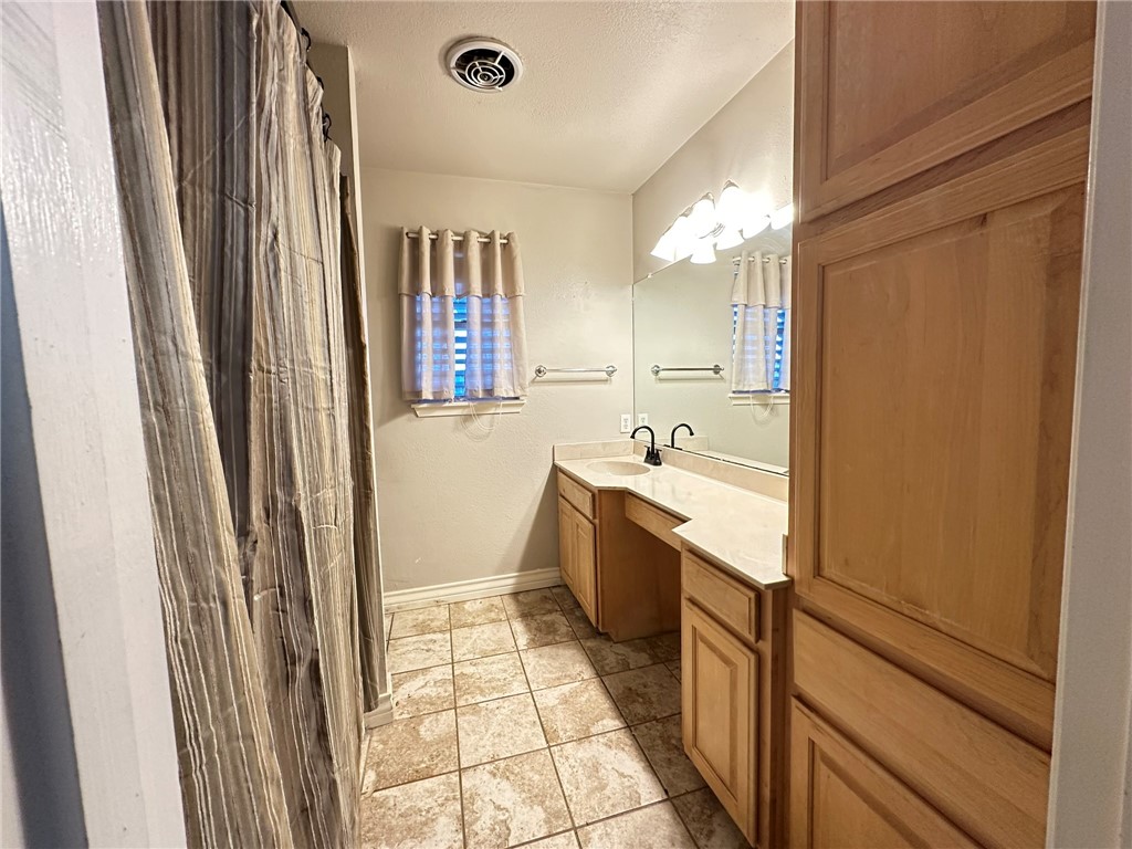 2114 Saint Charles Dr Property Photo 11