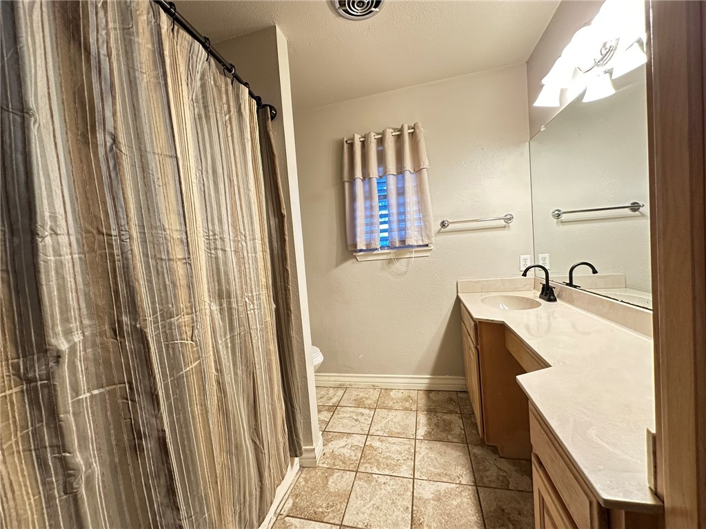 2114 Saint Charles Dr Property Photo 12