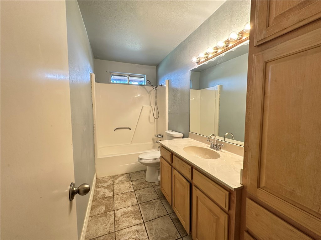 2114 Saint Charles Dr Property Photo 14