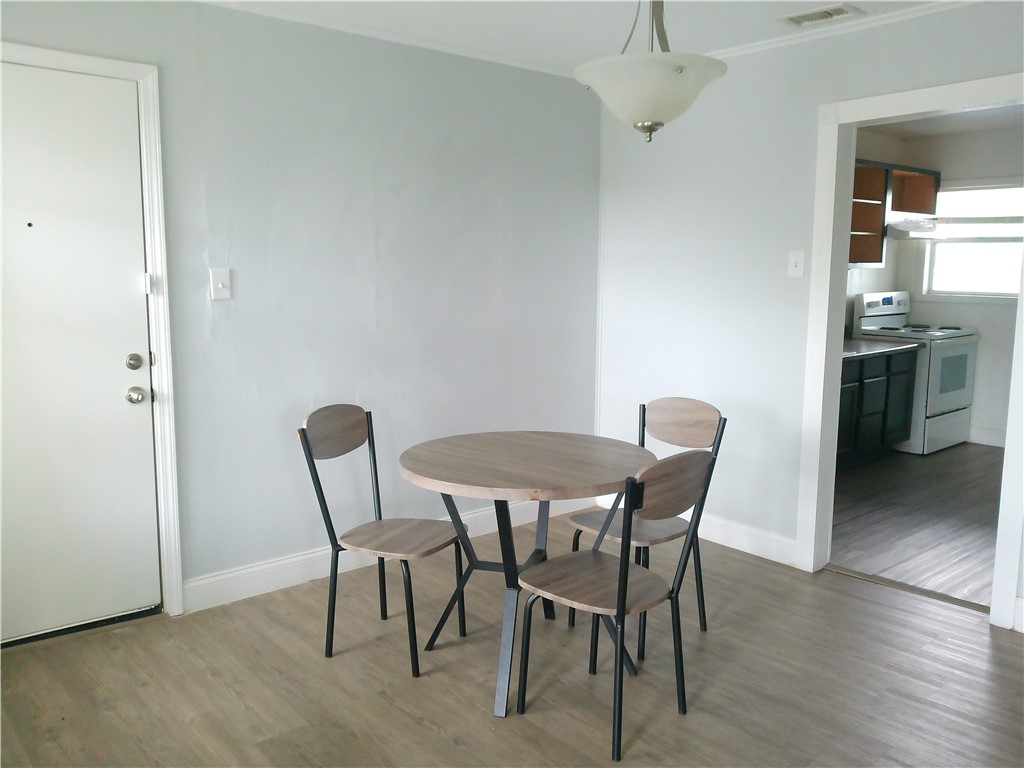 829 Indiana Ave 3 Property Photo 6