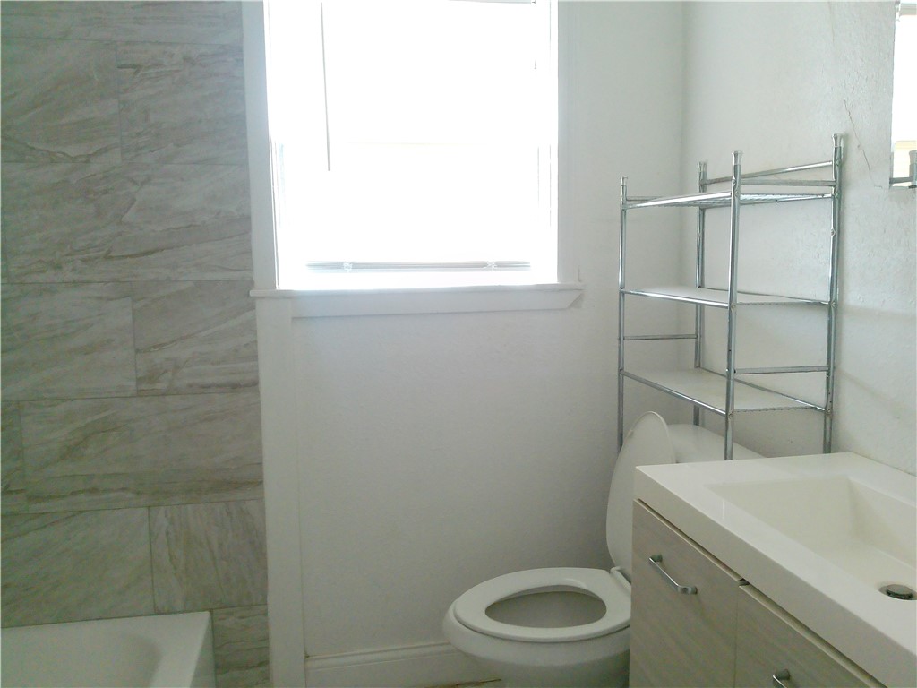 829 Indiana Ave 3 Property Photo 9
