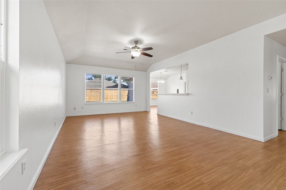 1009 Cupertino St Property Photo 5