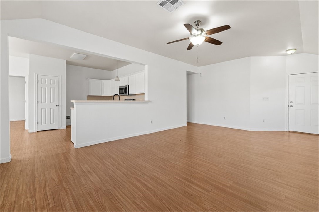 1009 Cupertino St Property Photo 6