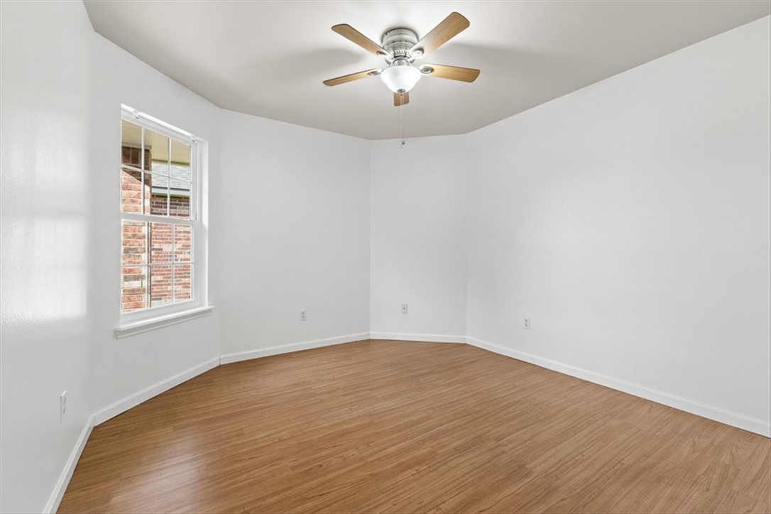 1009 Cupertino St Property Photo 9