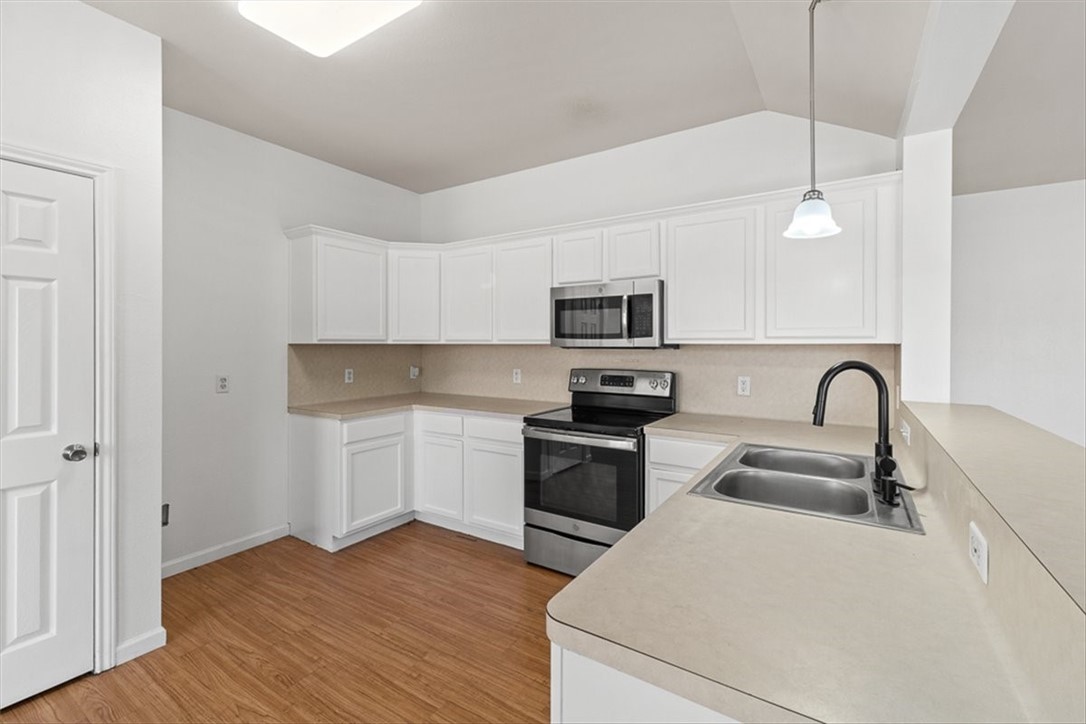1009 Cupertino St Property Photo 15