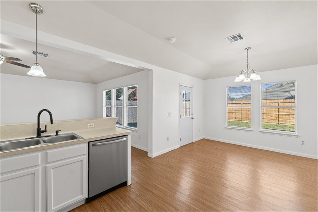 1009 Cupertino St Property Photo 17