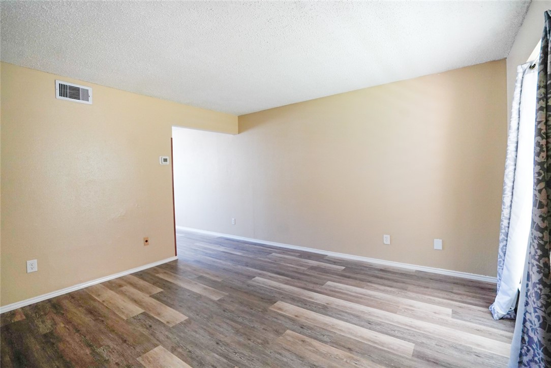 6702 Everhart E-102 Property Photo 3