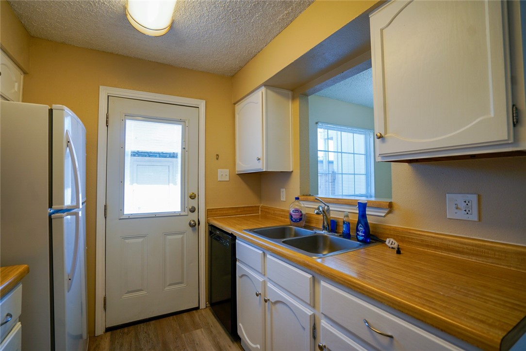 6702 Everhart E-102 Property Photo 6