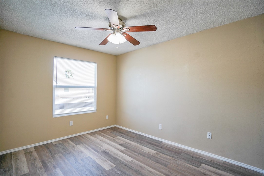 6702 Everhart E-102 Property Photo 8