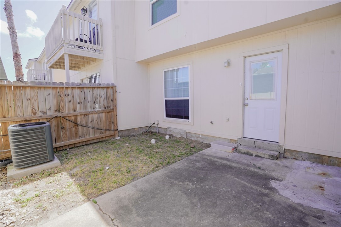 6702 Everhart E-102 Property Photo 17