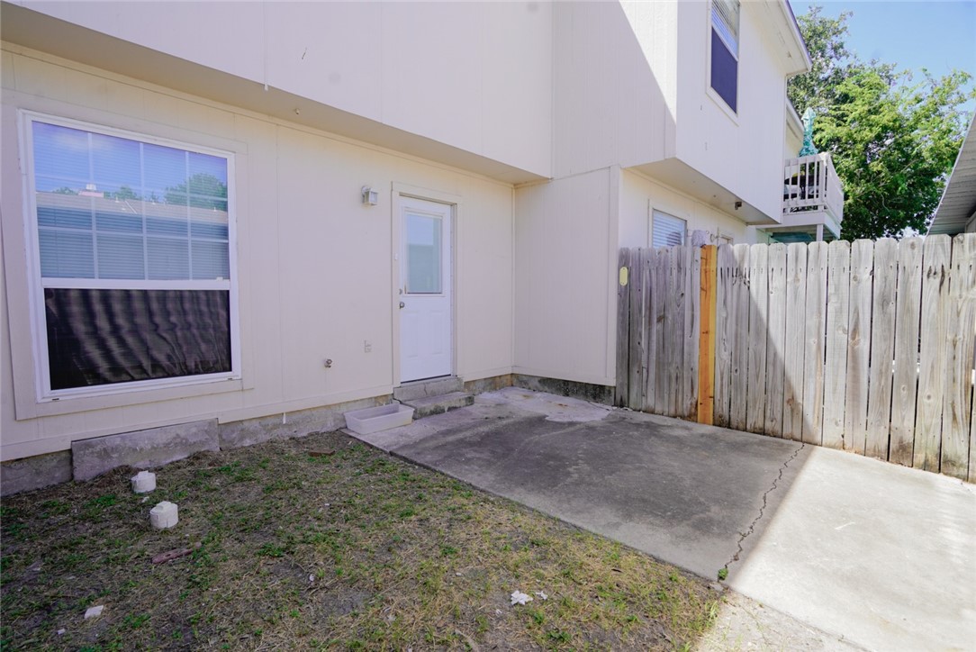 6702 Everhart E-102 Property Photo 18