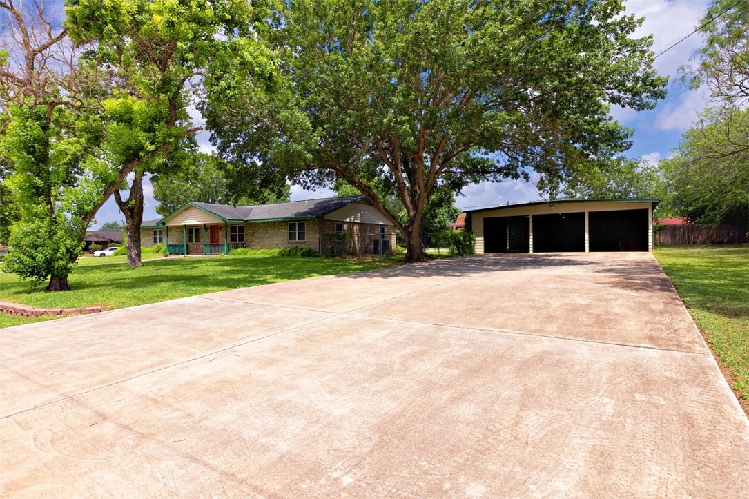 601 Poplar St Property Photo 3