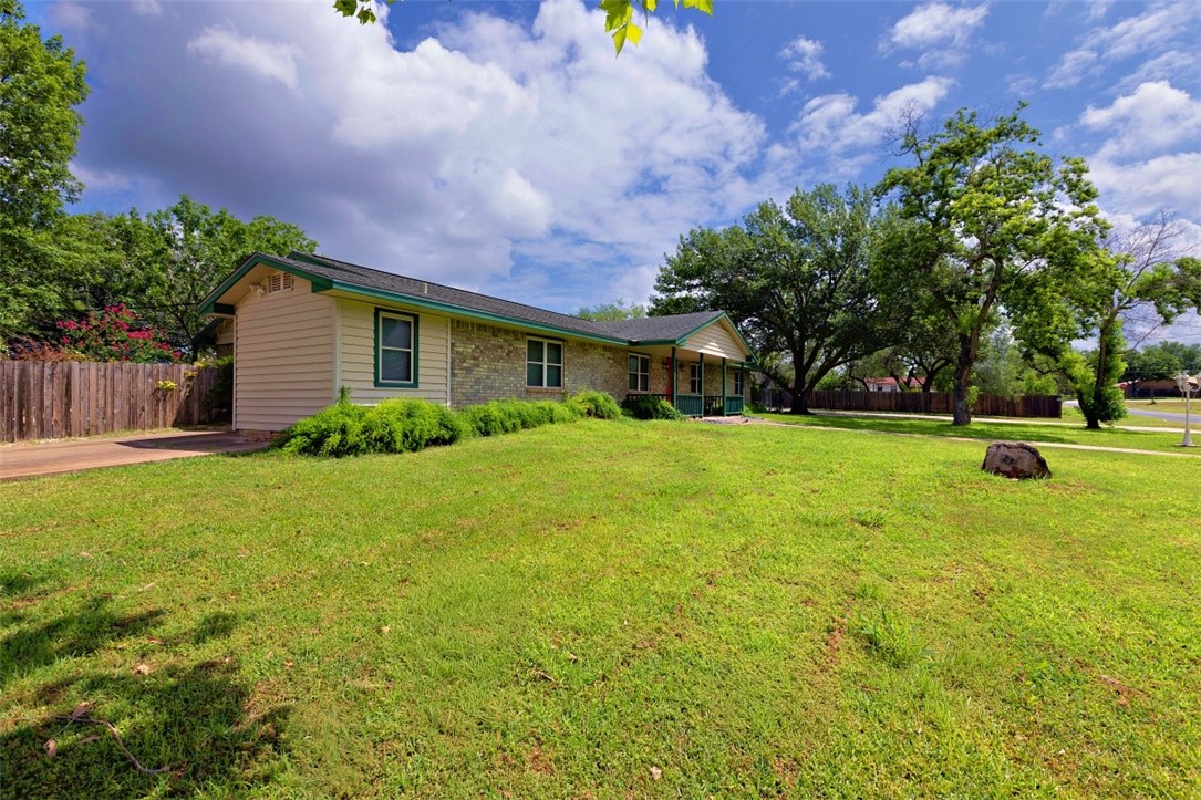 601 Poplar St Property Photo 4