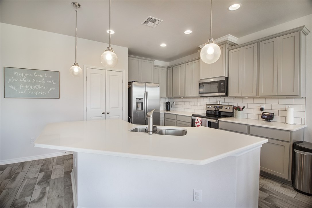 1012 Ocean Breeze Property Photo 10
