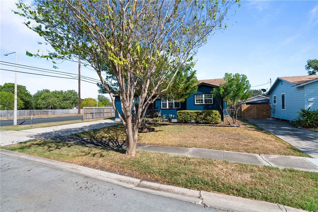 4906 Waltham Dr Property Photo 4