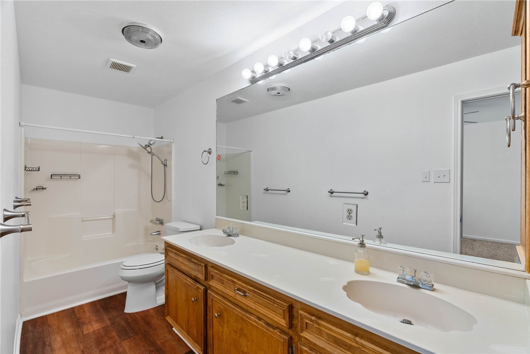 4906 Waltham Dr Property Photo 11