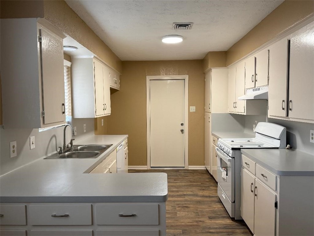 205 Santa Monica St Property Photo 3