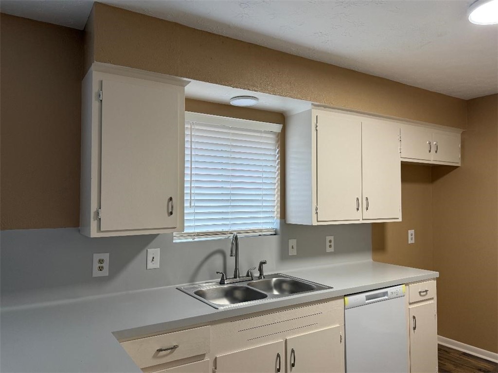205 Santa Monica St Property Photo 7
