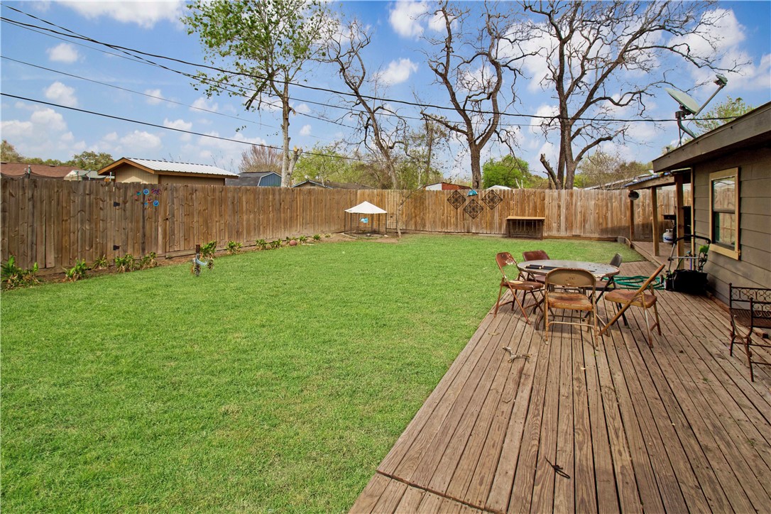 1013 E Hutchinson St Property Photo 9
