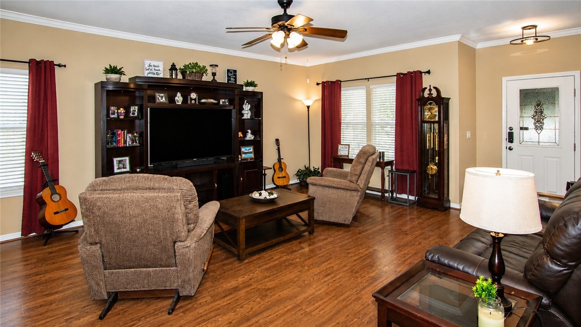 2021 Overland Trl Property Photo 4