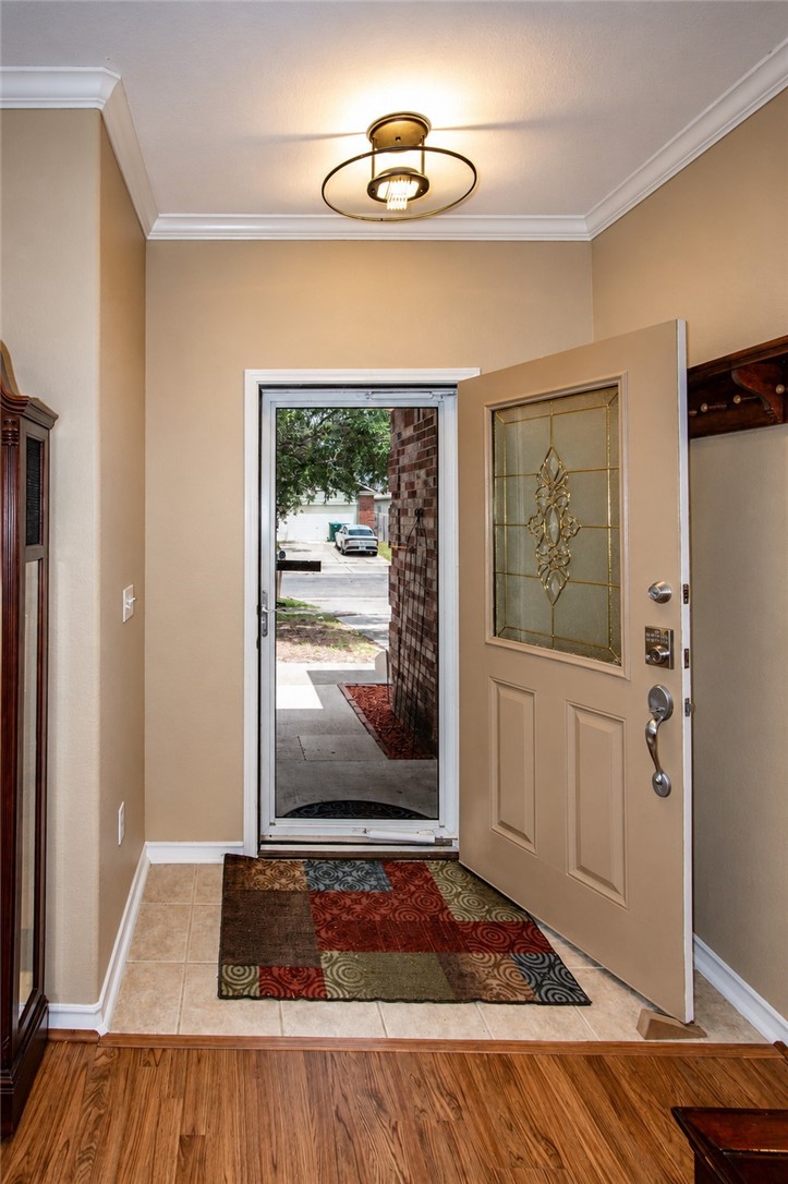 2021 Overland Trl Property Photo 8