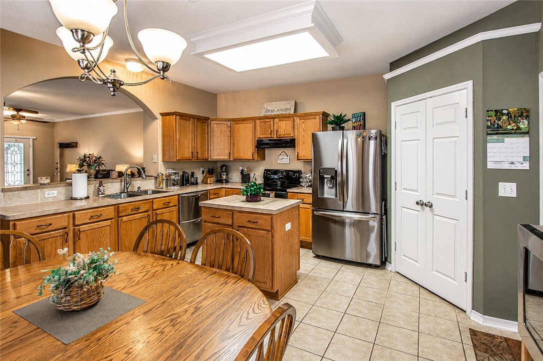 2021 Overland Trl Property Photo 9