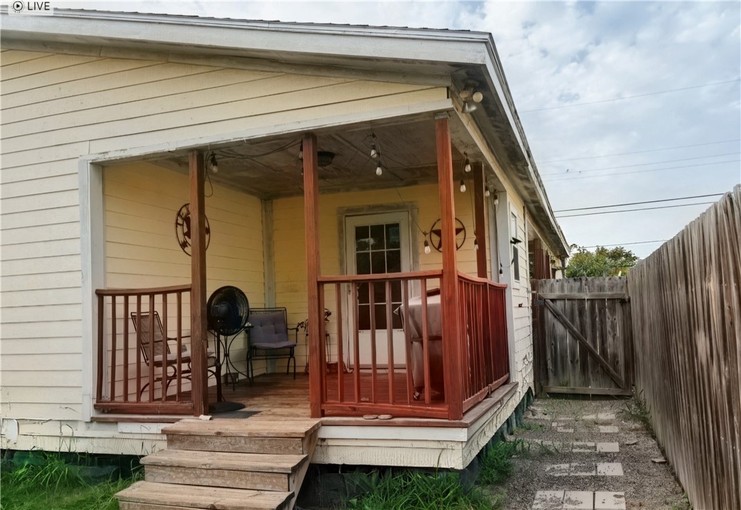 718 Seabreeze St Property Photo 21