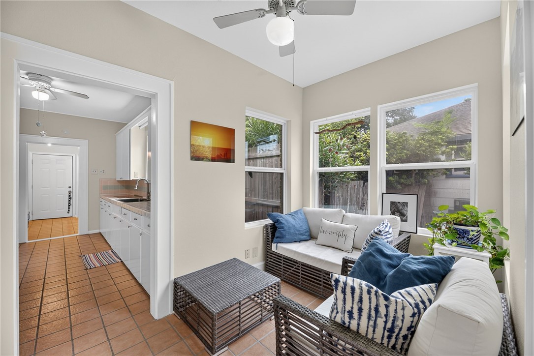 421 Cole St Property Photo 13