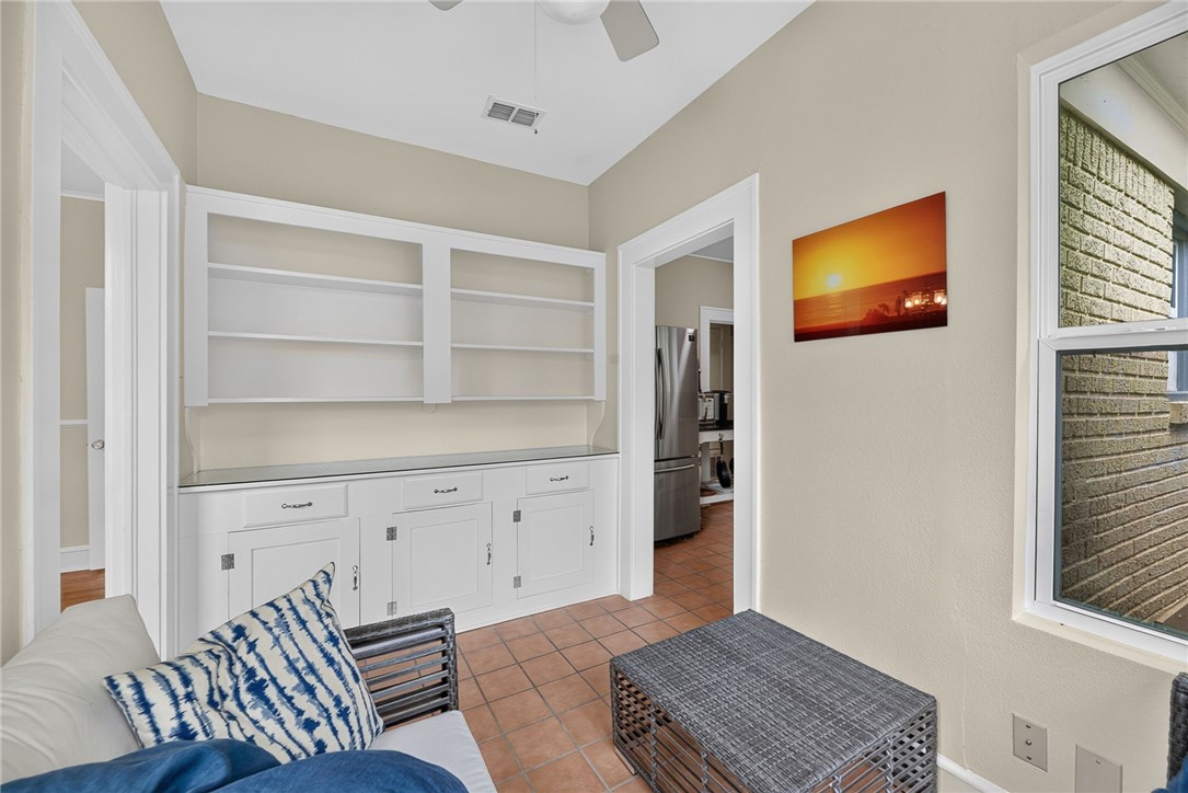 421 Cole St Property Photo 14
