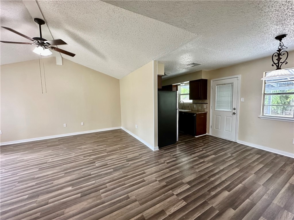1410 Hesse St Property Photo 4