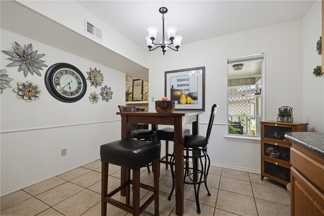 2222 Post Oak Dr Property Photo 3