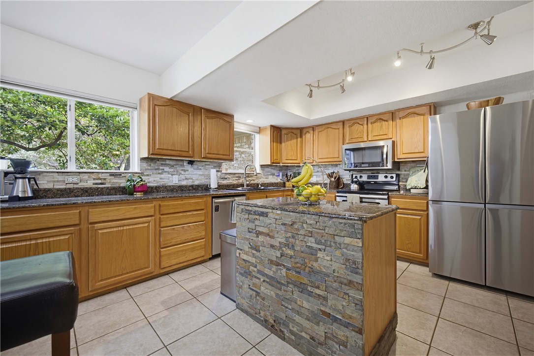 2222 Post Oak Dr Property Photo 4