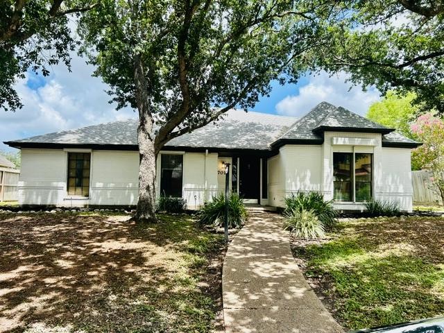 7013 Chiswick Dr Property Photo 1