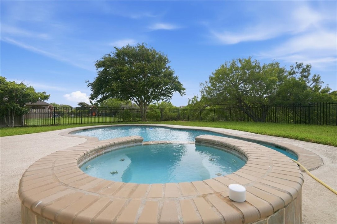 7614 Loire Blvd Property Photo 30