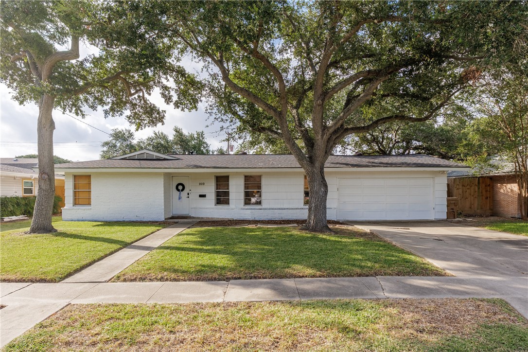909 Dolphin Pl Property Photo 1