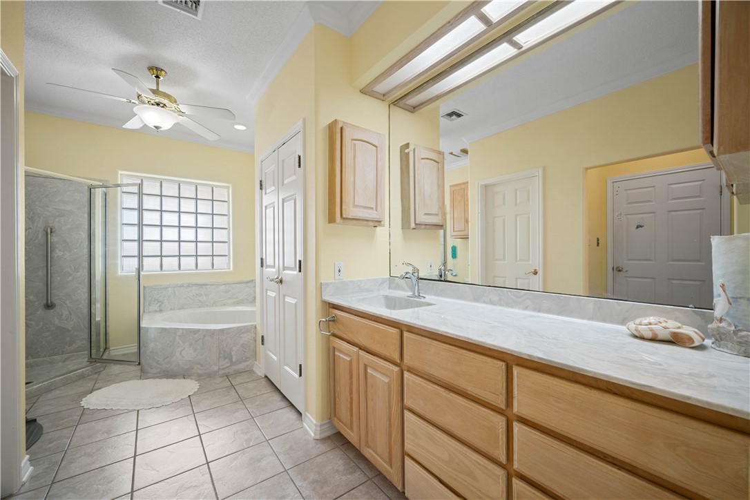 130 Bay Harbor Dr 4 Property Photo 16